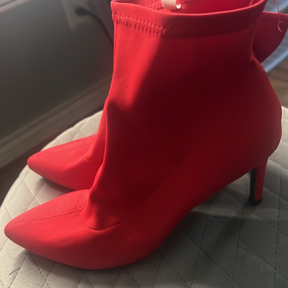 Red stretch material boots - Picture 2 of 5